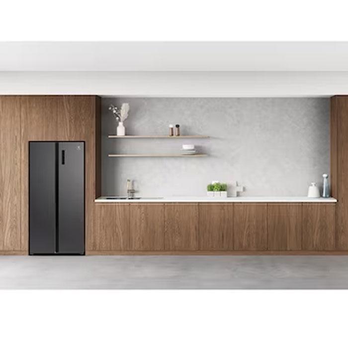 Electrolux Kulkas Side by Side Ultimate Taste 445 L - ESE4500A-B